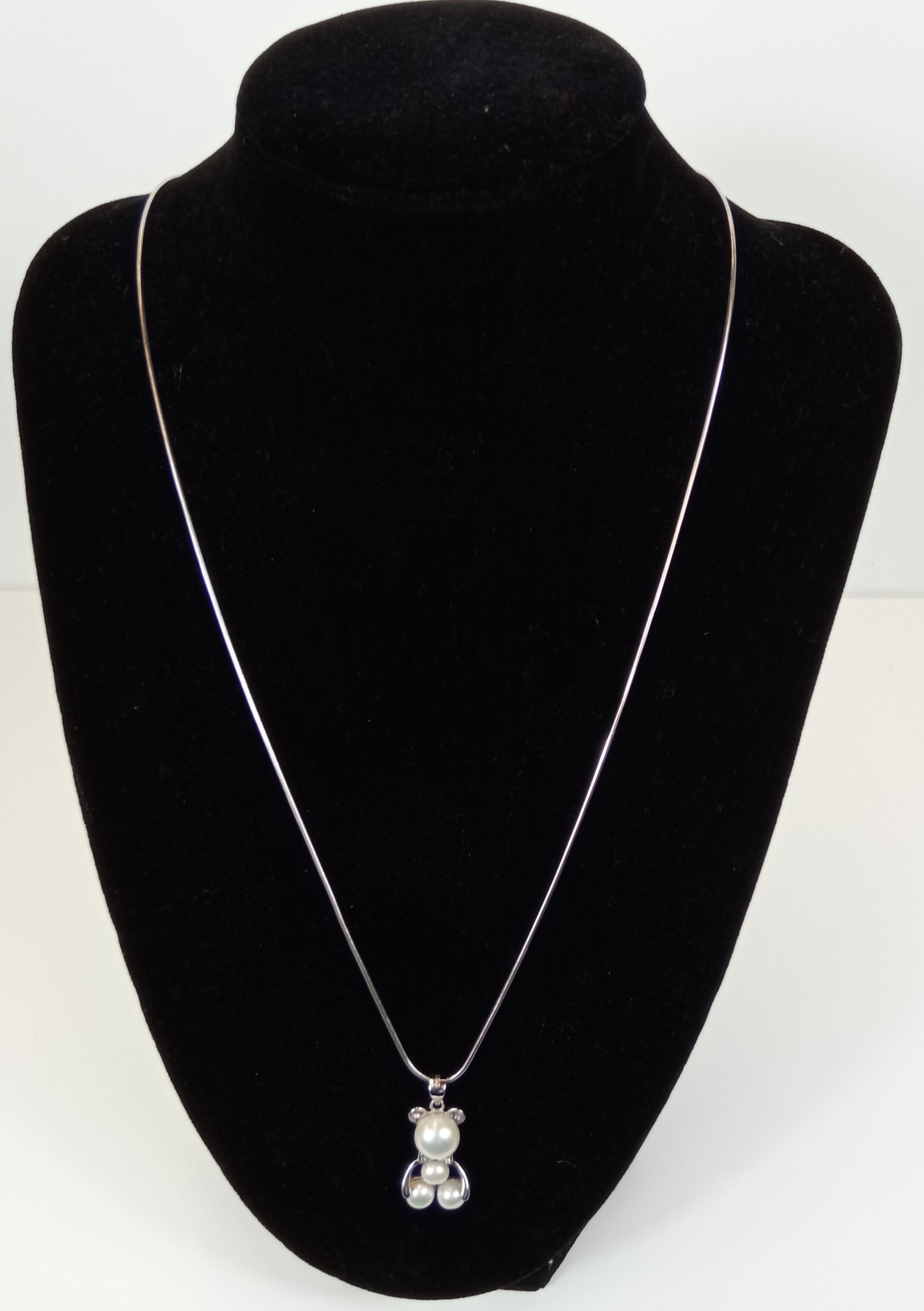 Colgante de oso con perla con cadena de plata